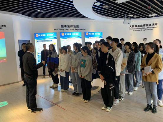 说明: 2b9a68be80ba1b9bcb23e1b77d8666e