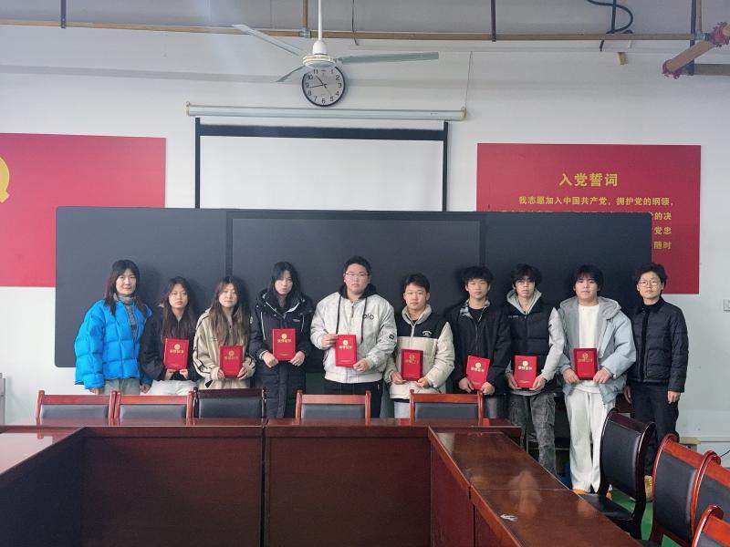 骏马踏春启新岁 逐梦韶华向荣光