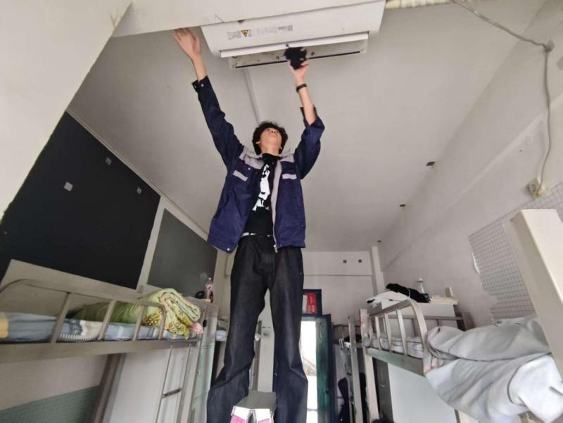 电子维修社开展空调清洗活动，以专业服务助力师生清凉度夏