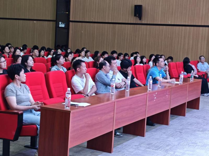 家校共育聚合力，榜样引领促成长