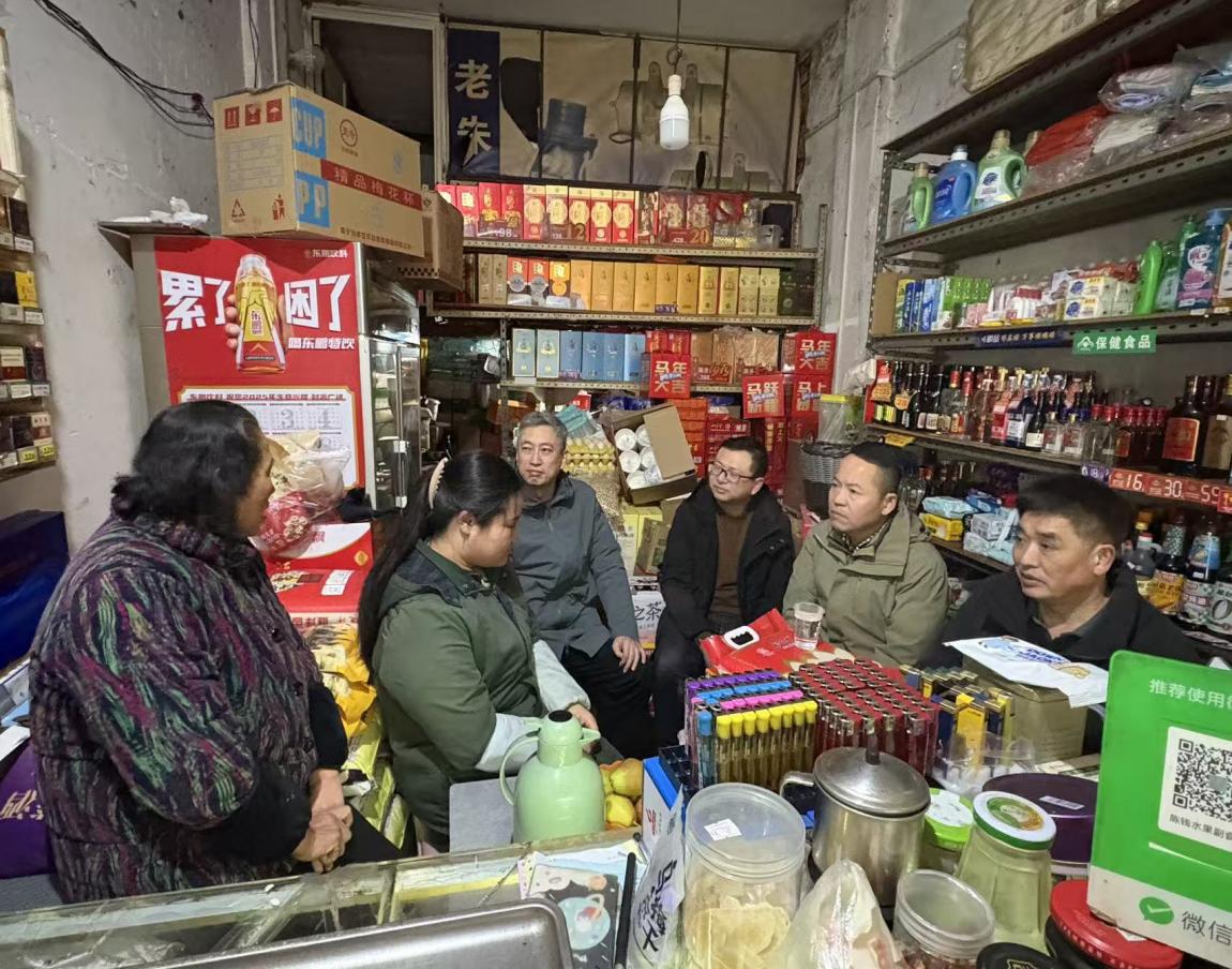 情系学子送温暖     家访关怀润人心