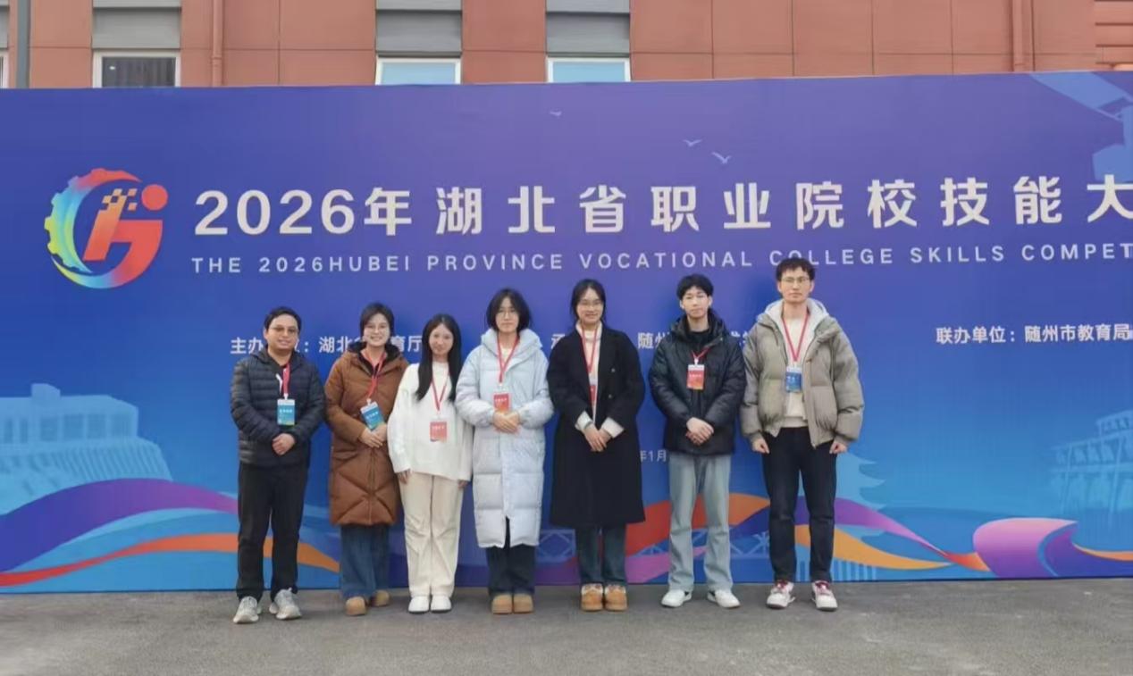 以技砺能     赛场绽彩