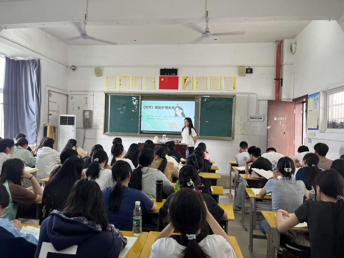 青蓝结对磨课堂 以研促教育新人  ——公共基础部青年教师培养工作走深走实