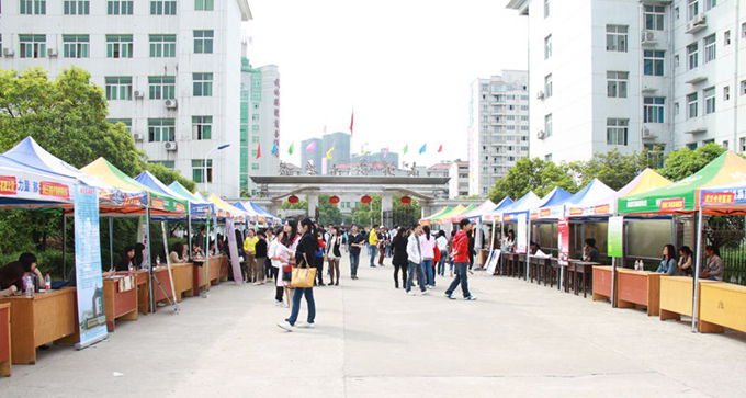 2013年毕业生供需见面会(2)