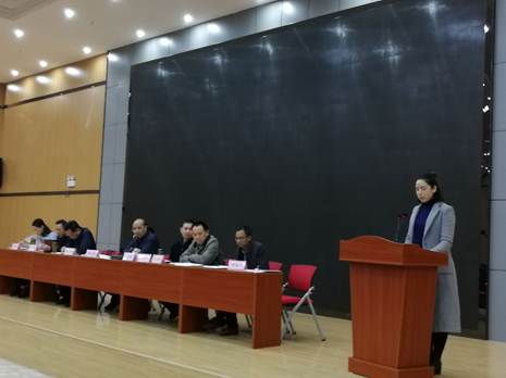 说明: C:\Users\Administrator\Desktop\要用的\做秀班主任.jpg