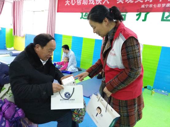 说明: E:\网盘\腾讯微云\云同步\党支部文件\20190306\学雷锋参加义工\文章使用相片\IMG_20190305_095524.jpg