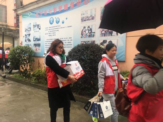 说明: E:\网盘\腾讯微云\云同步\党支部文件\20190306\学雷锋参加义工\文章使用相片\QQ图片20190308091138.jpg