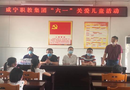 说明: C:\Users\Administrator\Desktop\19年党建\2020年活动资料\6月1日关爱留守儿童活动\1b9d3dd030e348f8166f2e0897e1c0b.jpg