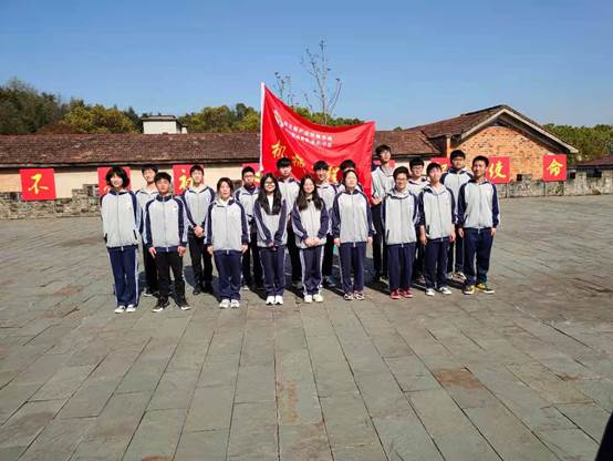说明: F:\桌面\团总支\2021.3.25清明祭扫活动\活动照片\00b0a5ace89386f206a2b2f003906c4.jpg
