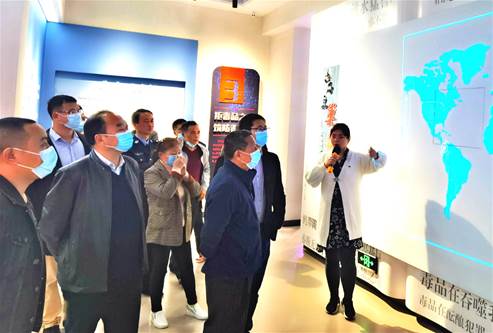 说明: 参观_meitu_5.jpg