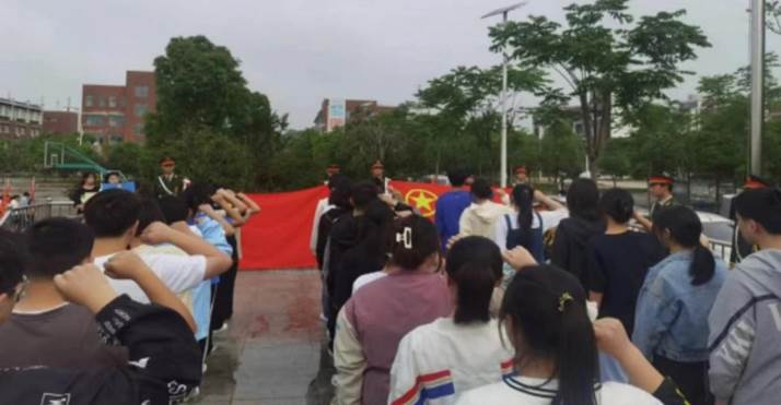 说明: 8f9613c533b3c63cb4d4278ce95afcc